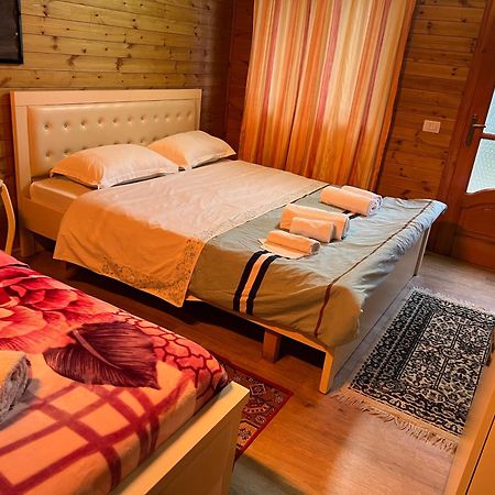 Bujtina Uji I Panjes, Log Cabins Dukat Buitenkant foto