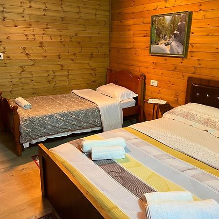 Bujtina Uji I Panjes, Log Cabins Dukat Buitenkant foto
