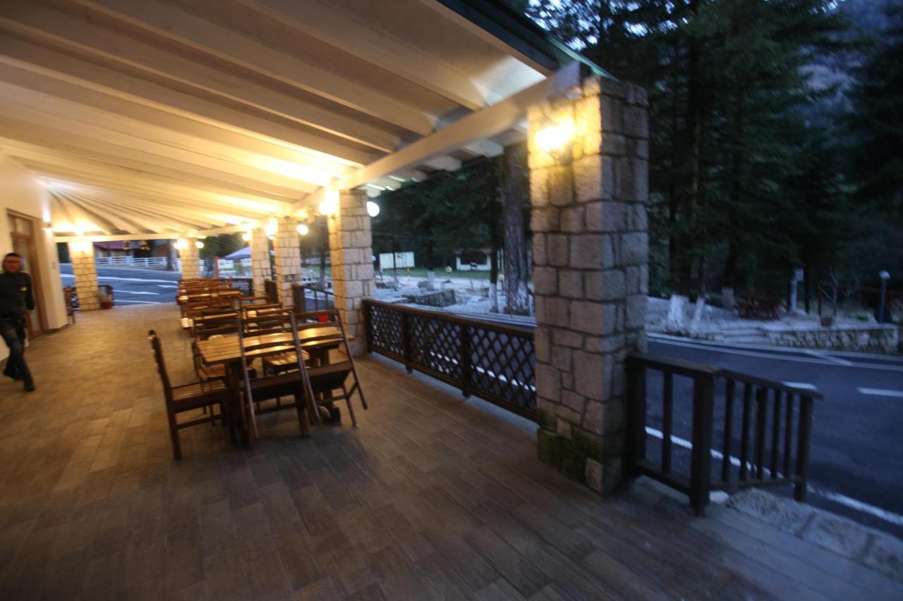 Bujtina Uji I Panjes, Log Cabins Dukat Buitenkant foto