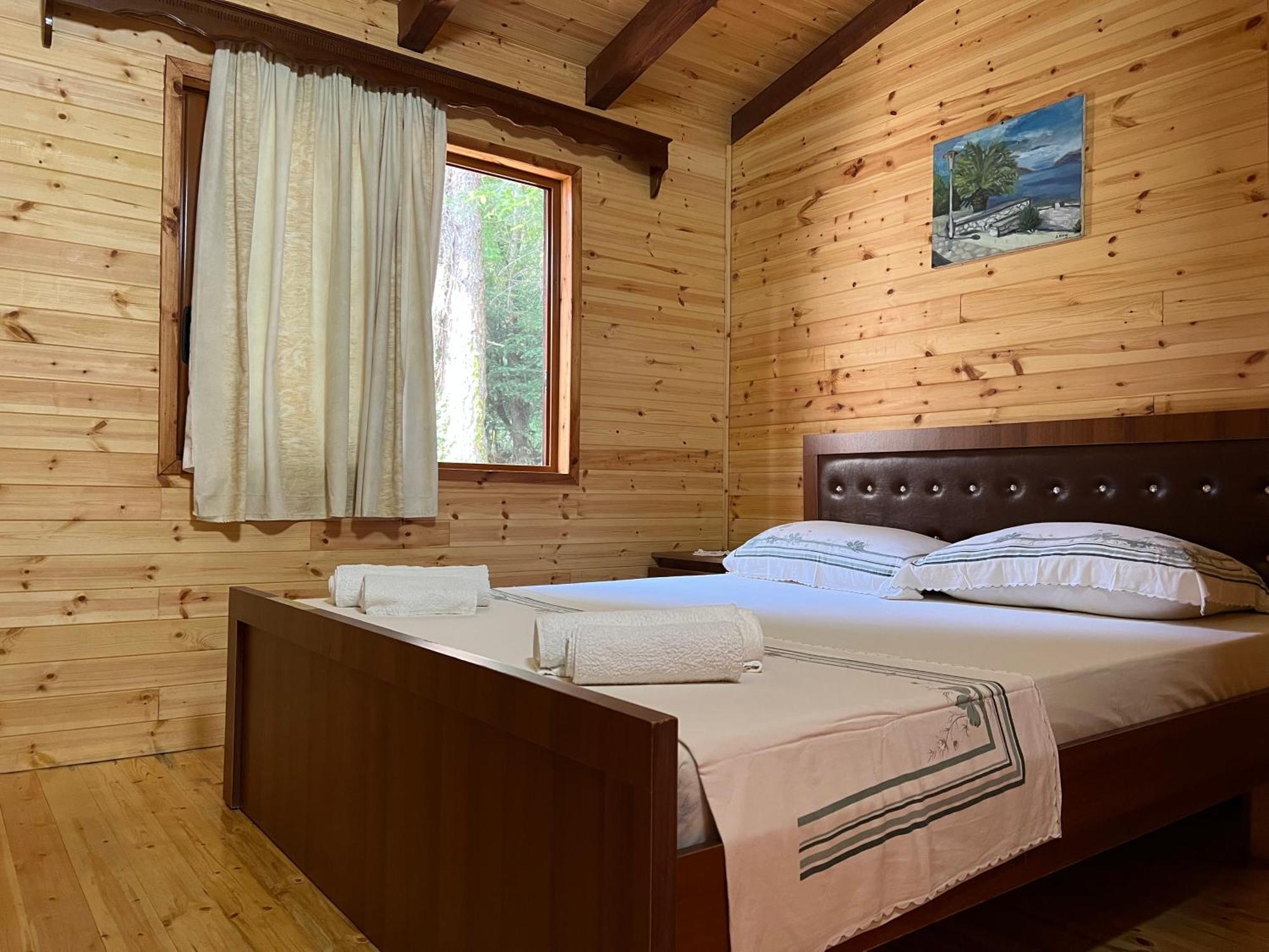 Bujtina Uji I Panjes, Log Cabins Dukat Buitenkant foto