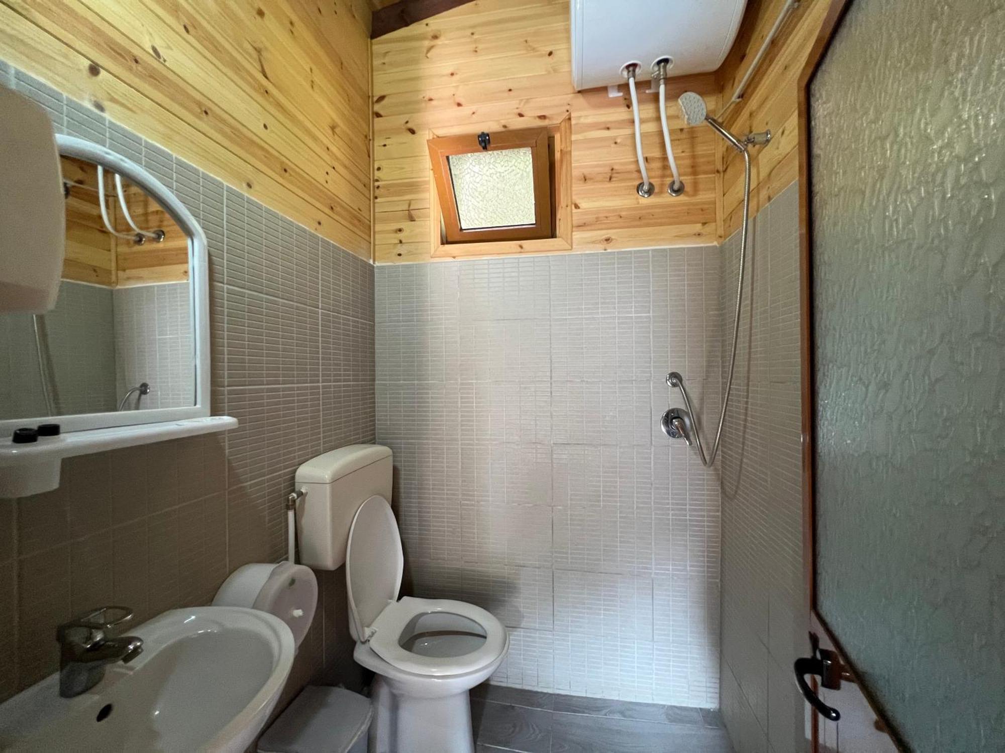 Bujtina Uji I Panjes, Log Cabins Dukat Buitenkant foto