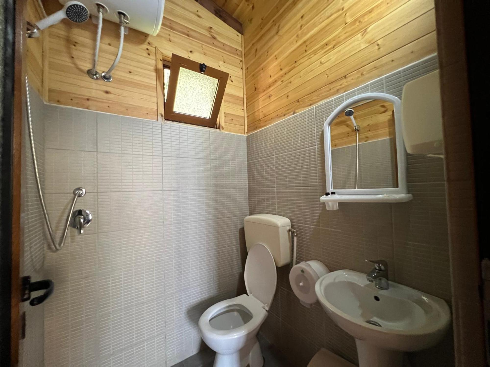 Bujtina Uji I Panjes, Log Cabins Dukat Buitenkant foto