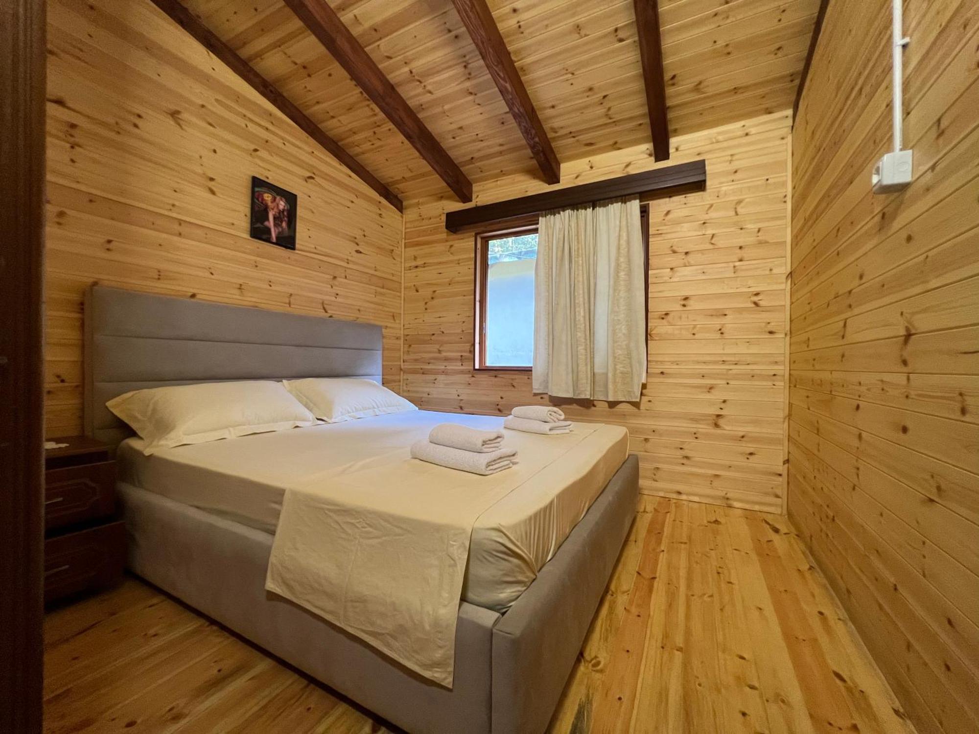 Bujtina Uji I Panjes, Log Cabins Dukat Buitenkant foto