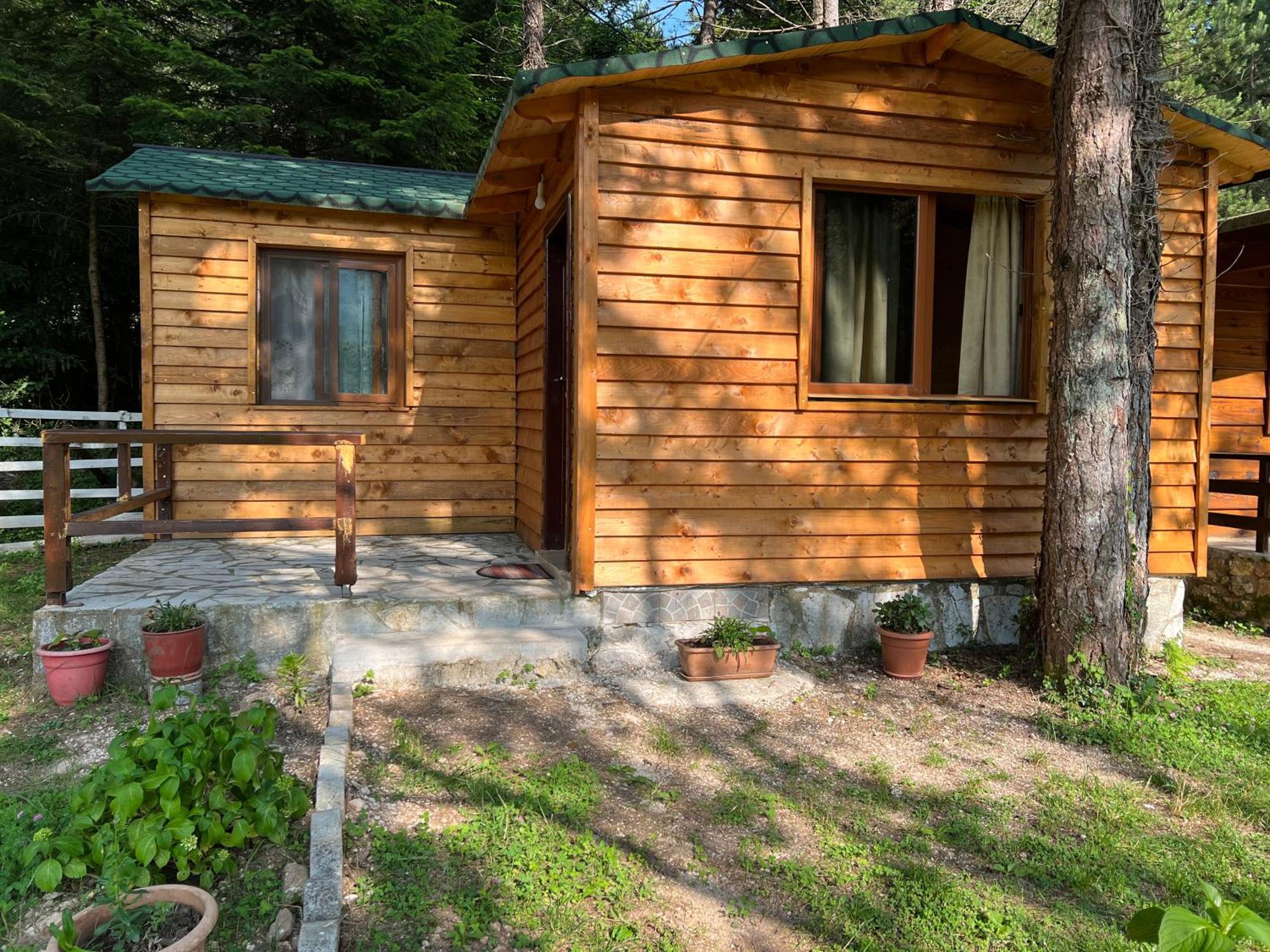 Bujtina Uji I Panjes, Log Cabins Dukat Buitenkant foto