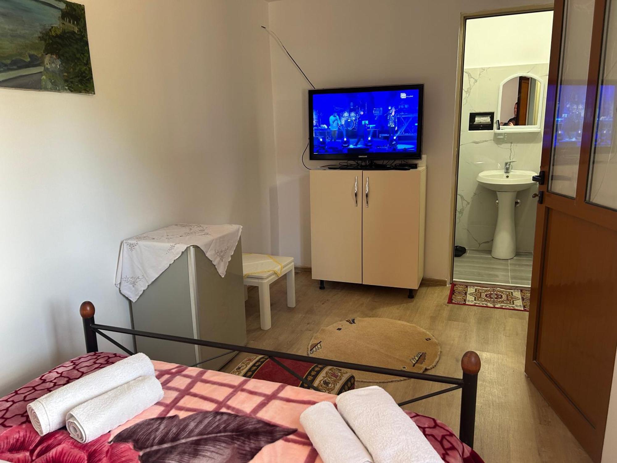 Bujtina Uji I Panjes, Log Cabins Dukat Buitenkant foto