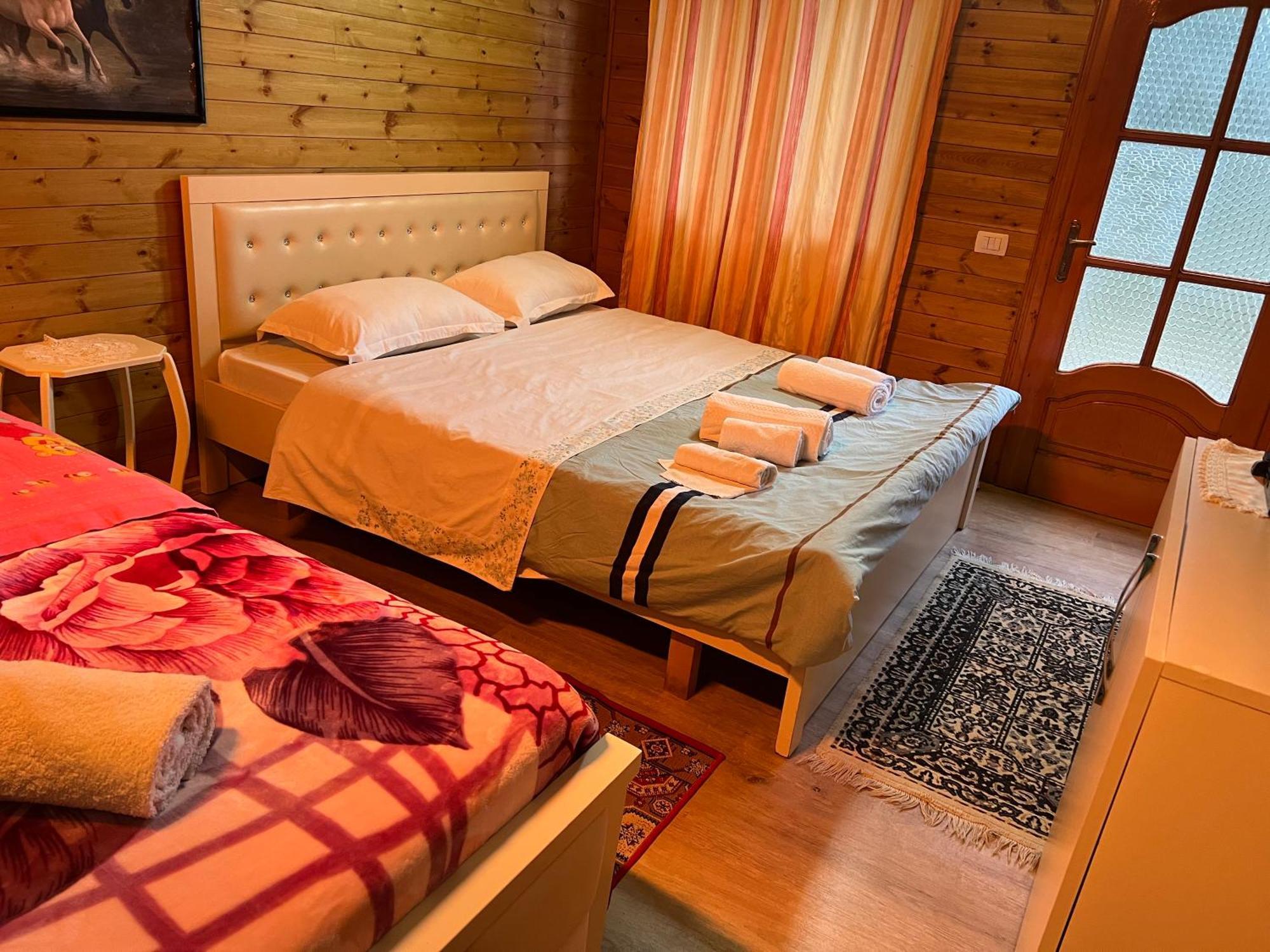 Bujtina Uji I Panjes, Log Cabins Dukat Buitenkant foto