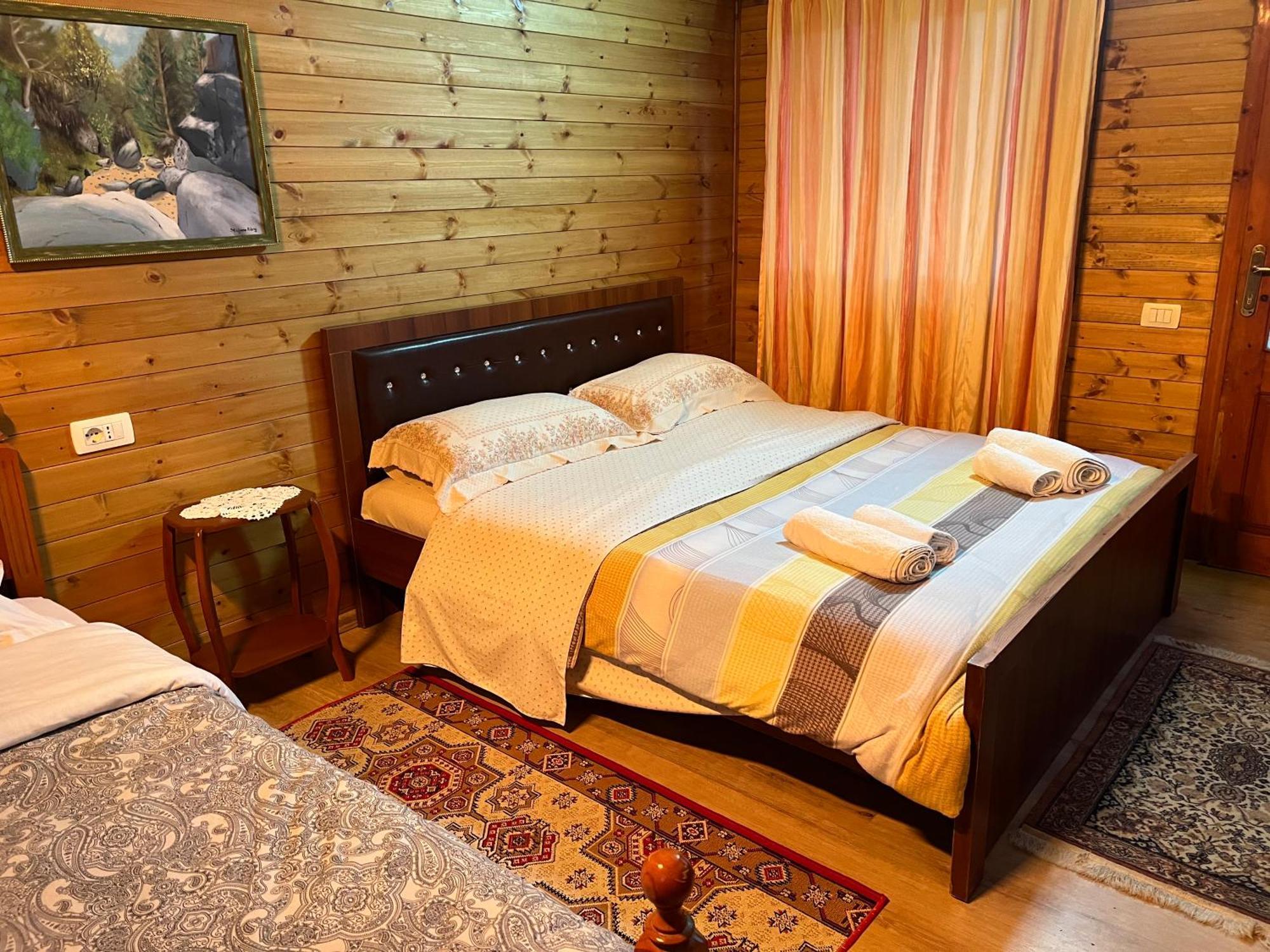 Bujtina Uji I Panjes, Log Cabins Dukat Buitenkant foto