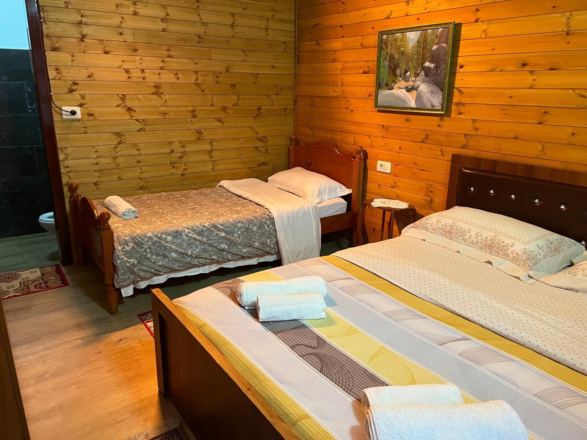 Bujtina Uji I Panjes, Log Cabins Dukat Buitenkant foto